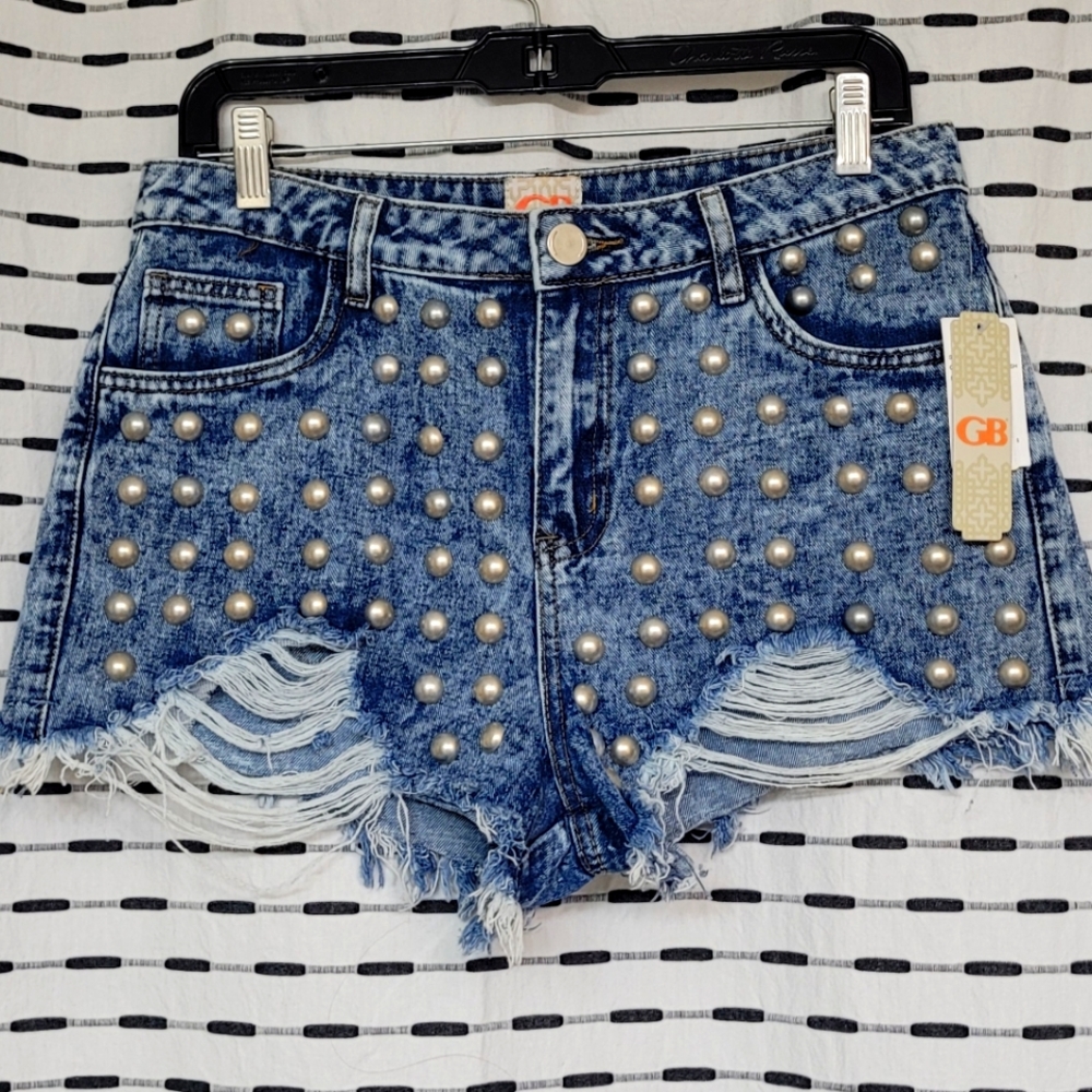 Super cute Gianni bini short shorts with pearls